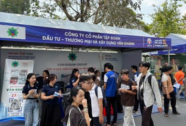 Vân Khánh Group kết nối nhân tài tại ngày hội việc làm SPKT