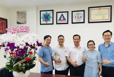 Đại Gia đình Vân Khánh Mừng sinh nhật Chủ tịch HDQT kiêm TGD TRỊNH VĂN KHANH 