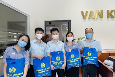 LĐLĐ Gò Vấp tặng 250 phần quà Túi An Sinh đến VAN KHANH GROUP 