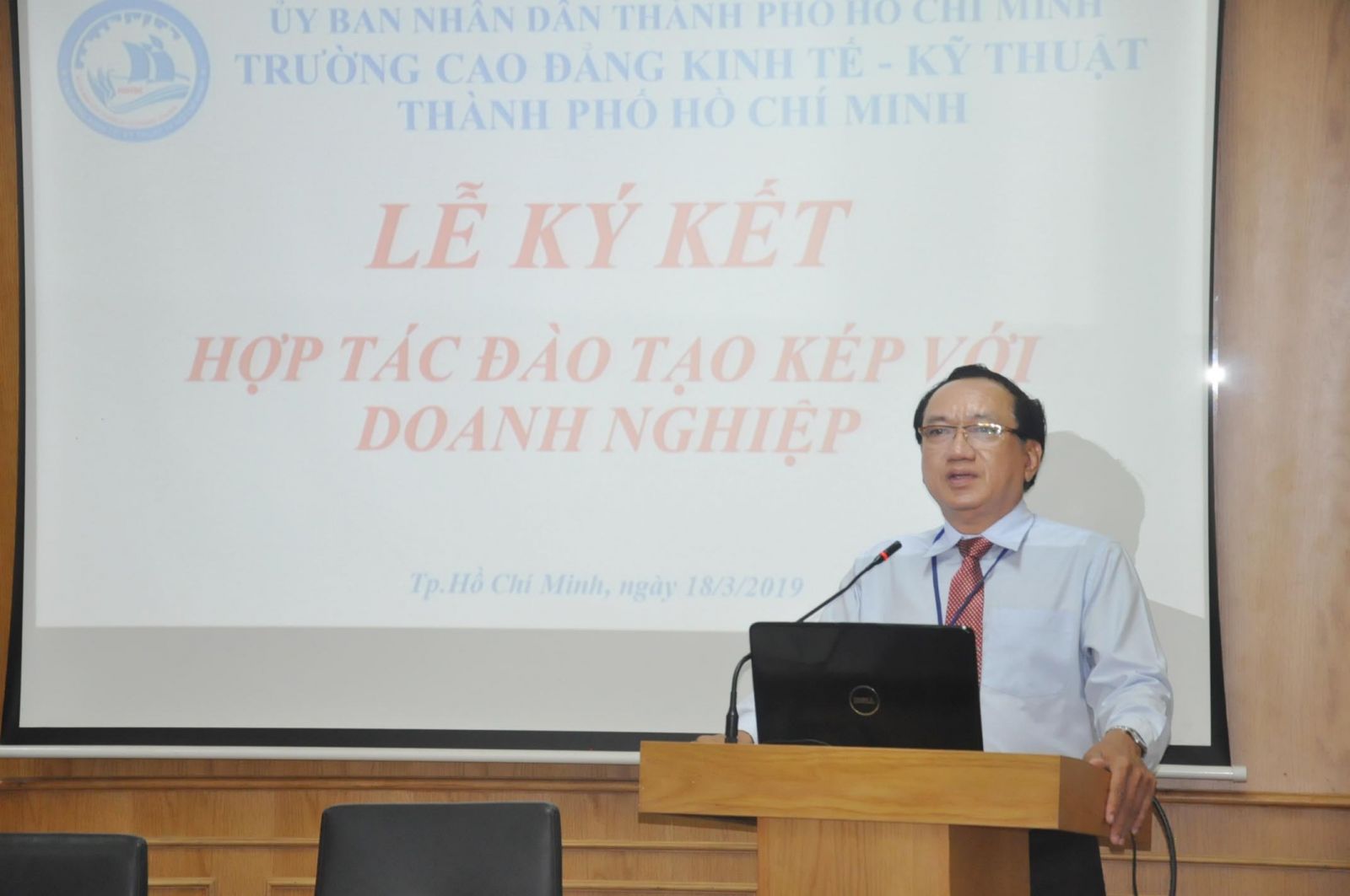 Lễ ký kết Hợp tác “Đào tạo kép” giữa Trường CĐ Kinh Tế - Kỹ Thuật TP. Hồ Chí Minh và Doanh nghiệp.