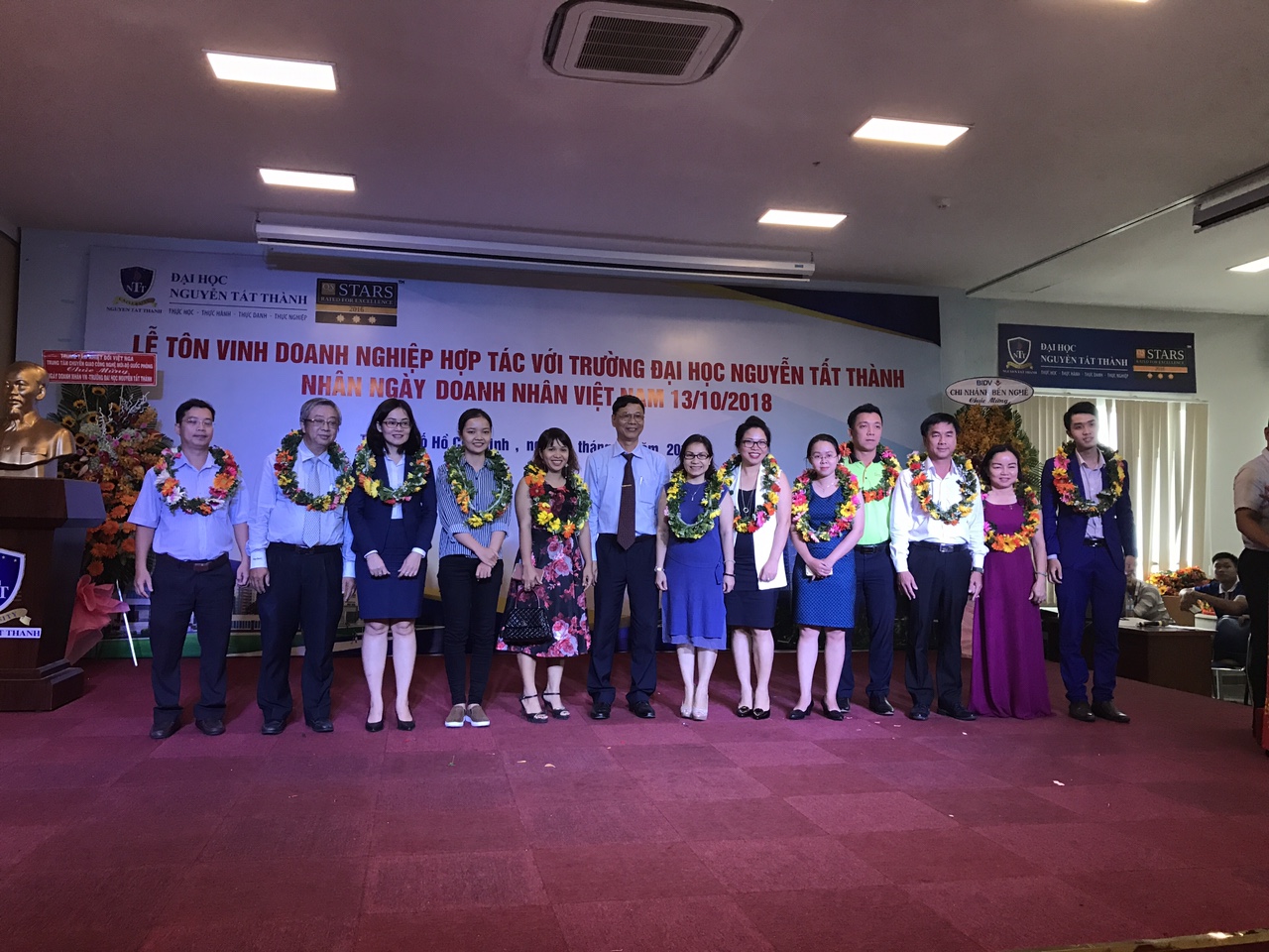 Lễ tôn vinh doanh nghiệp hợp tác với trường ĐH Nguyễn Tất Thành ngày doanh nhân Việt Nam 13/10/2018